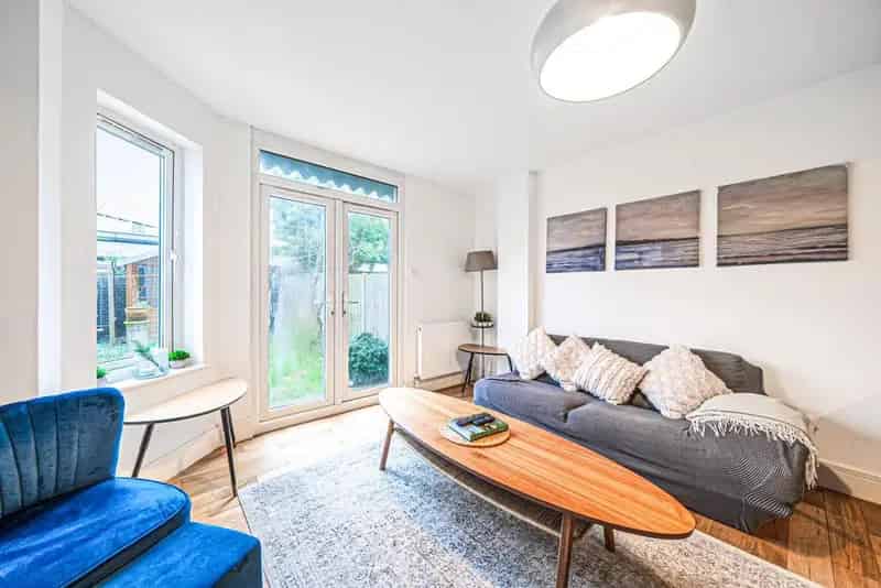 Stunning Two Bedroom Ground Floor Flat Chain Free