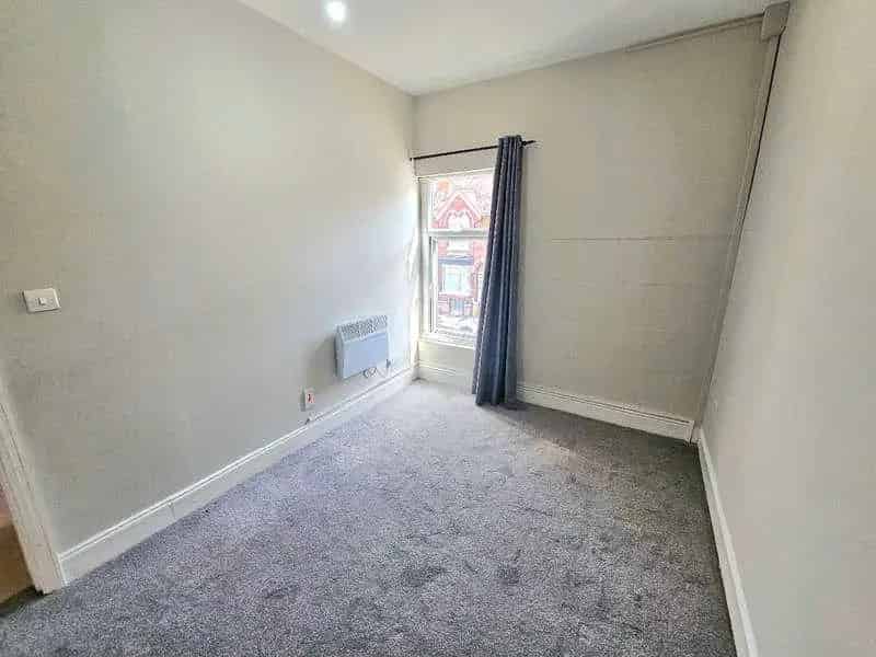 4 Bed House For Sale - Excellent Rental Yield Potential