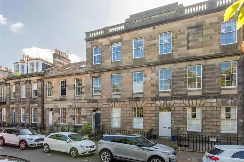 2 Bedroom Apartment for Sale in Edinburgh