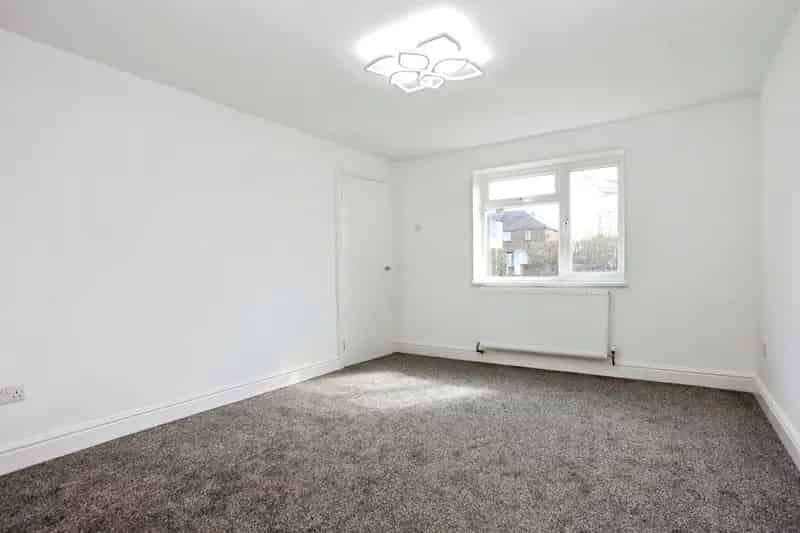 Three Bedroom Family Home Dogsthorpe No Onward Chain