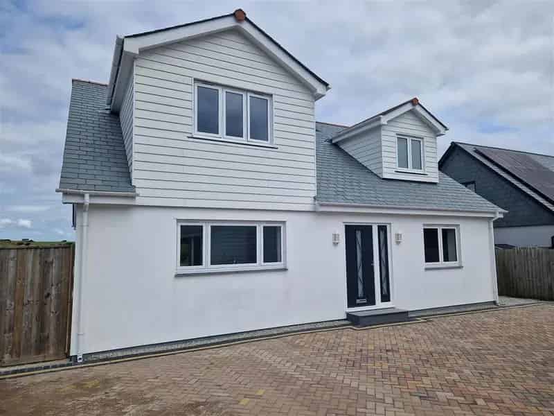 4 Bedroom Detached House To Rent
