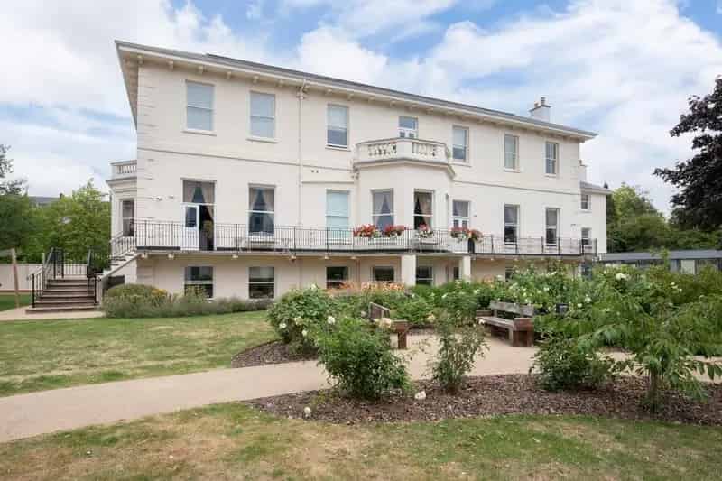 3 Bed House for Sale in Cheltenham