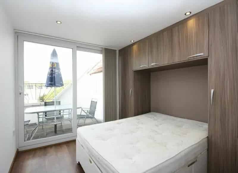 Balham Two Double Bedroom Flat Top Floor Modern Open Plan