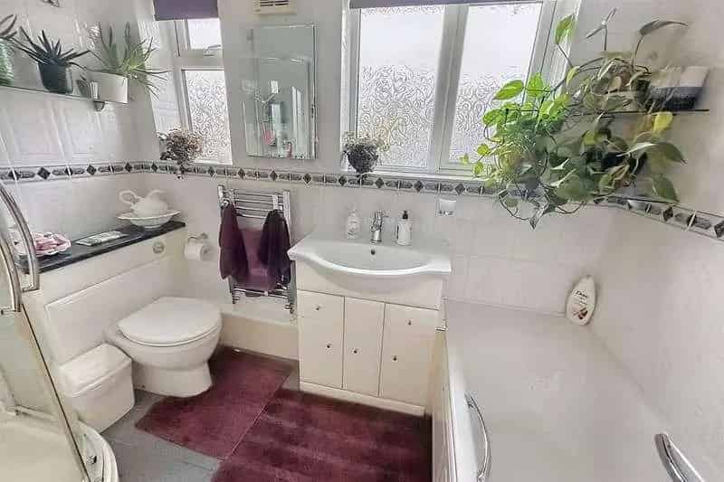 3 Bed House for Sale Clayford Avenue