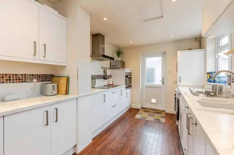 4 Bedroom House in BS3 Modern Kitchen Loft Conversion Garage Gym