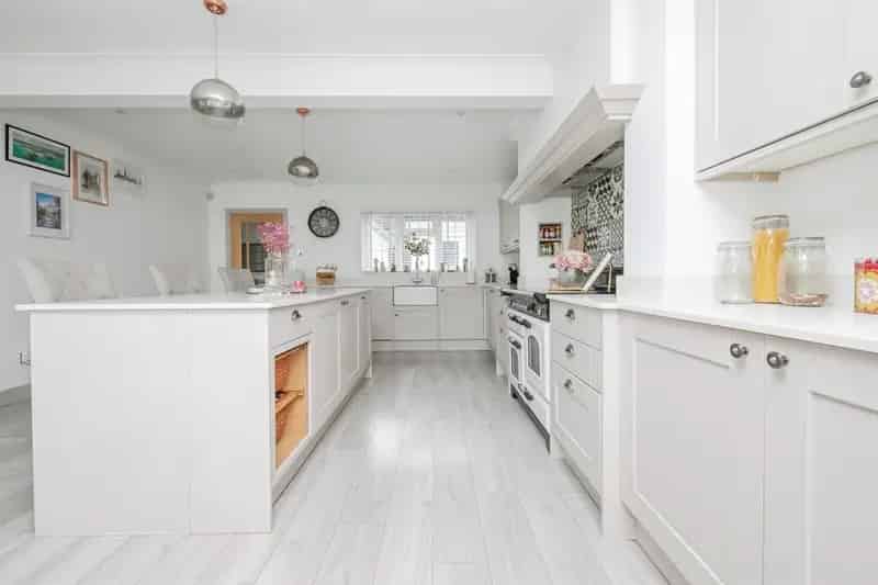 Spacious Detached Bungalow with En-Suite and Two Garages