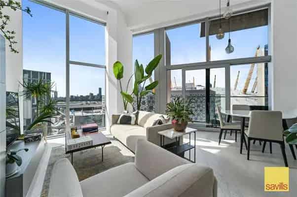 Luxury 2 Bed Riverside Apartment with Gym Pool Cinema