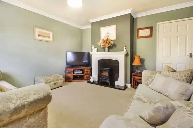 3 Bed Family Home Meriden Large Garage Private Drive