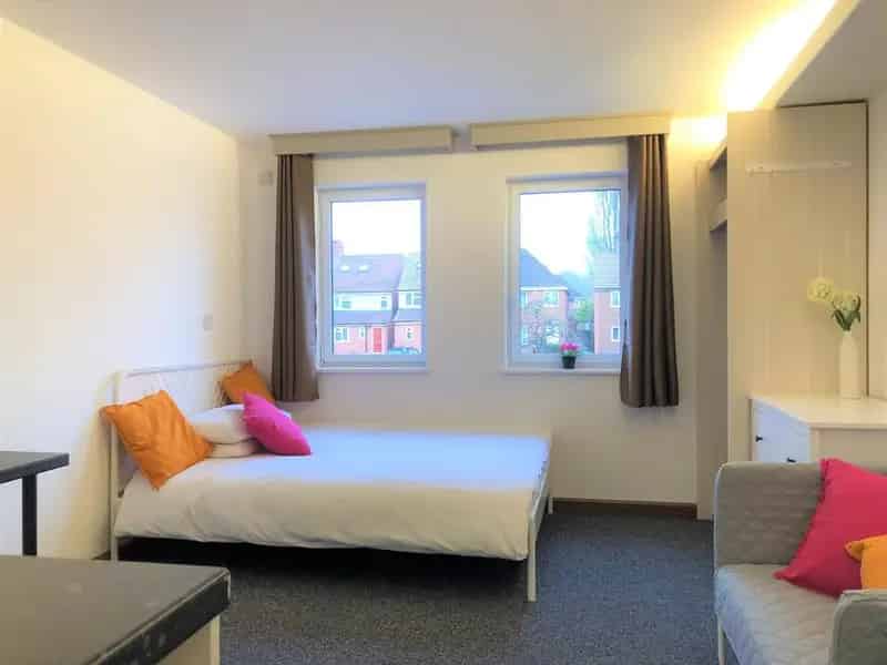 Bright Modern Studio Rooms for Rent Near University