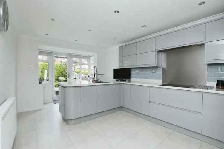 4 Bedroom Detached House Woodhouse