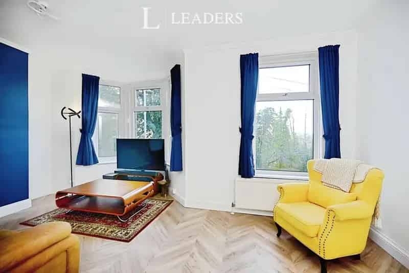 2 Bedroom Flat to Rent Bear Road