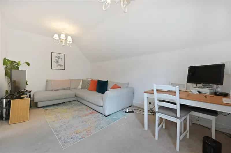2 Bedroom Flat to Rent in Acton Mill Hill