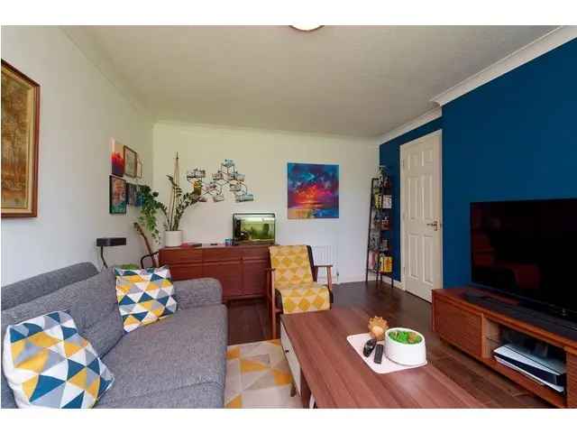 2 Bedroom Flat for Sale Ground Floor En Suite Parking