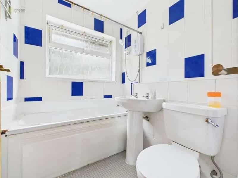 2 Bed Flat for Sale No Upward Chain Newly Installed Boiler