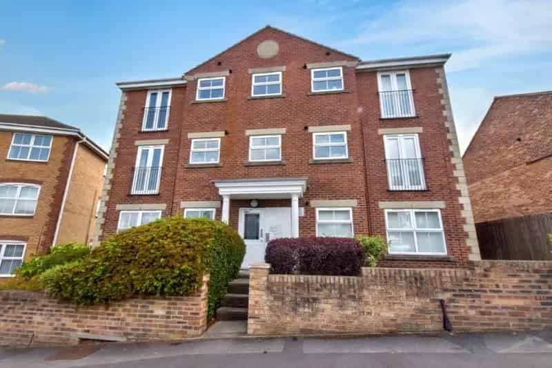 Two Bed Ground Floor Apartment Near Leeds City Centre
