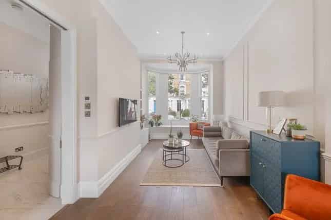 Kensington Townhouse for Sale  Spacious Family Home with Garden