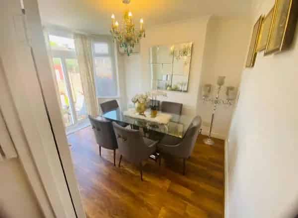 House Swap: 3-Bed Semi-Detached for 3-4 Bed House or Maisonette