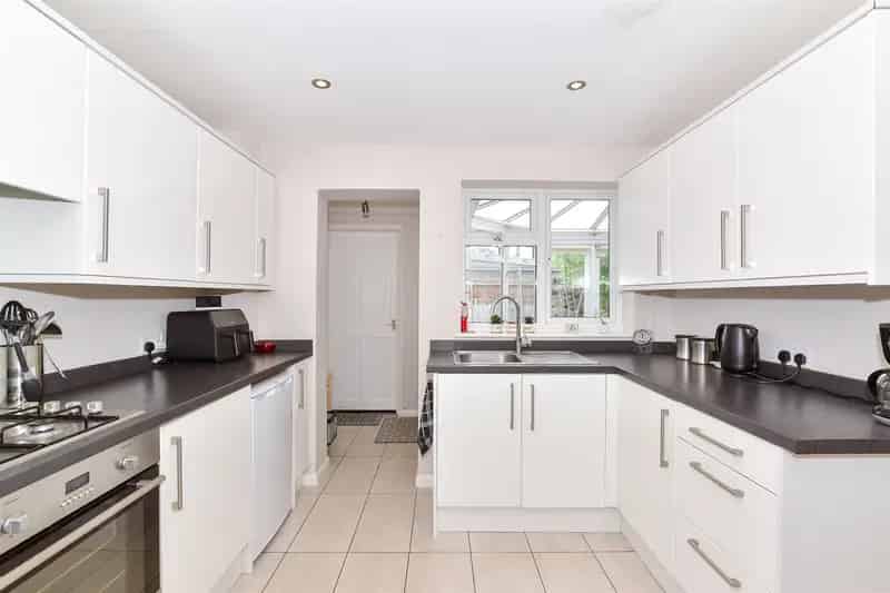 3 Bedroom Terraced House For Sale Near Schools