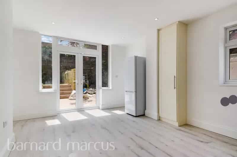 One Bedroom Flat New Build Home Perfect for Professionals