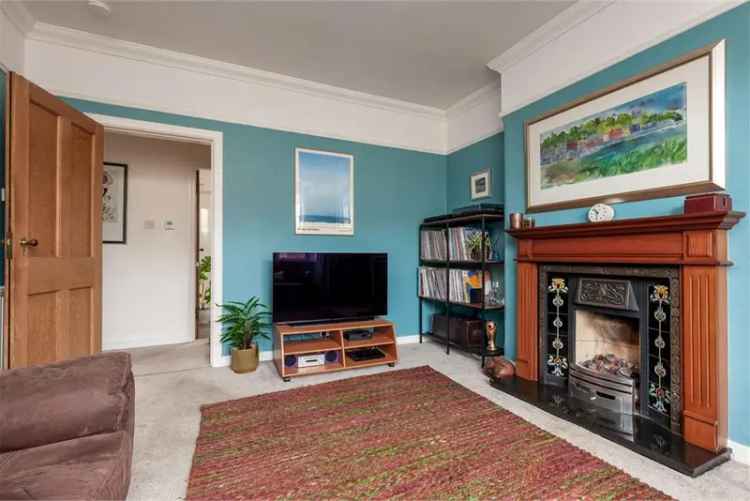 3 Bed Flat - Upper with 2 Reception Rooms