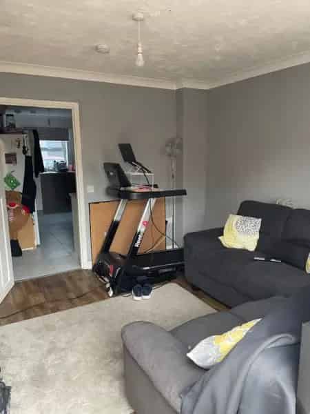 Large Two Bedroom House Near Town Centre and Train Station