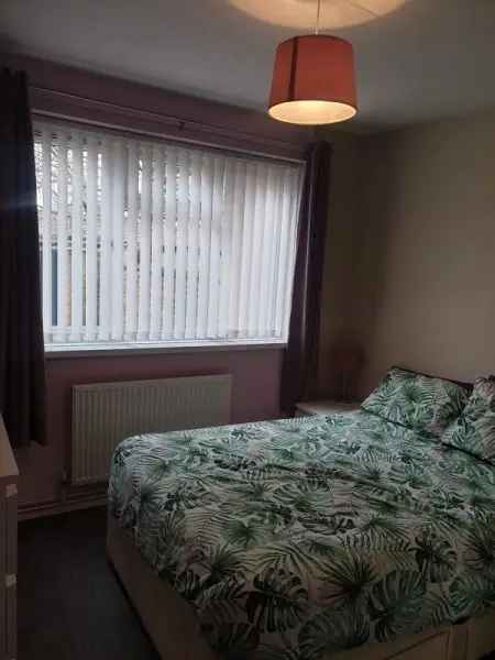 2-Bed Maisonette with Garden and Sheds