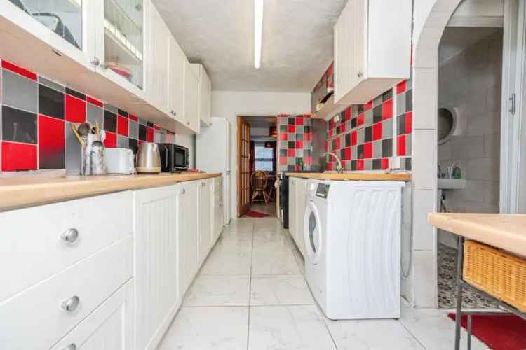 Three Bedroom End Terrace House Ockendon