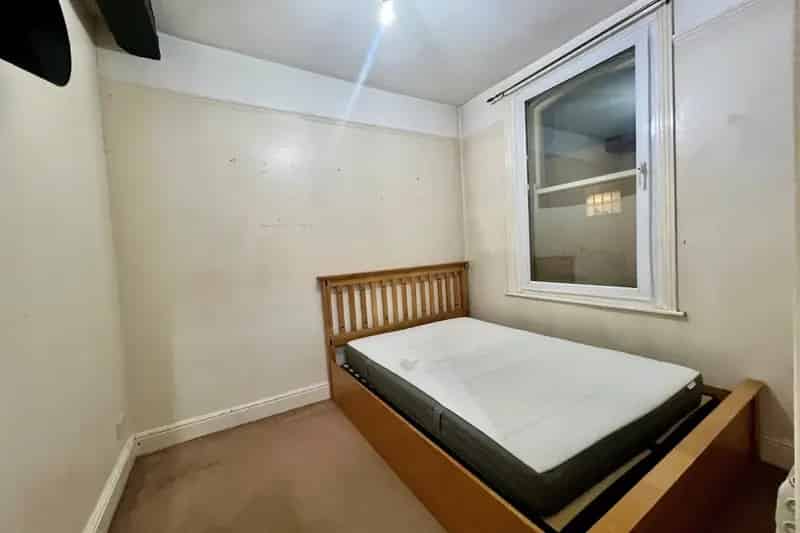 Two Bedroom Flat Salisbury Zero Deposit Available July
