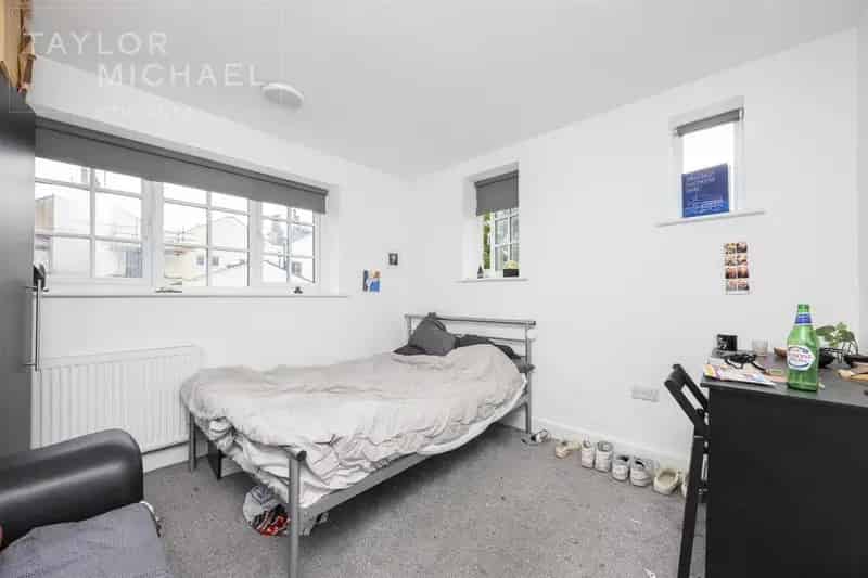 5 Bedroom Apartment To Rent