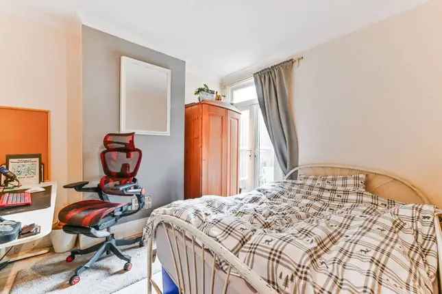 4 Bedroom House To Rent in Tooting SW17 - Short Let