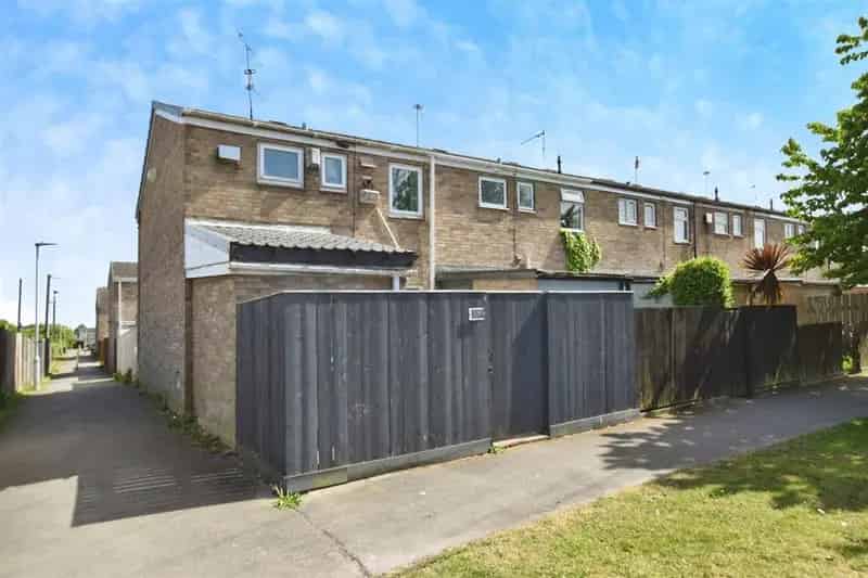 3 Bedroom End Terrace House for Sale