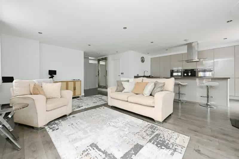 Detached Bungalow with Annex - Three Bedrooms - Ample Parking