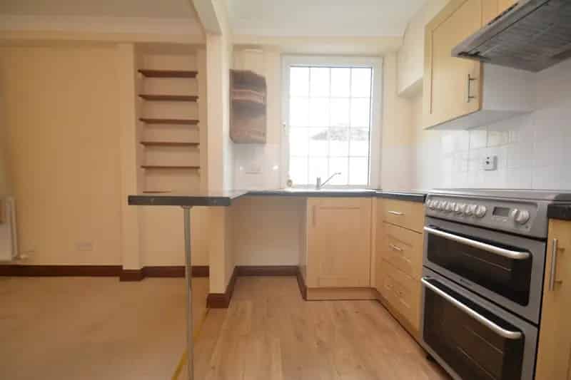 One Bedroom Apartment Near Town Centre - 7.9% Yield
