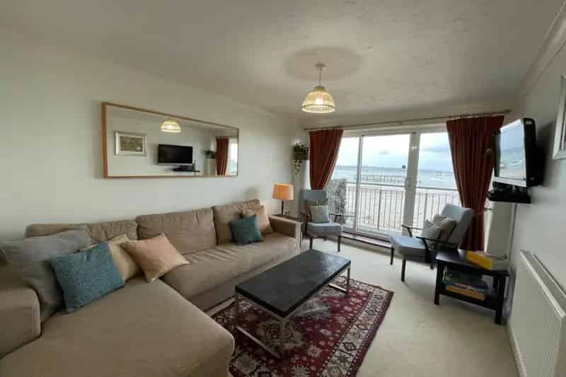 Three Bedroom Townhouse with Panoramic Harbour Views