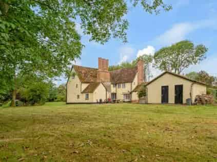 Grade II Listed Jacobean Farmhouse with 4 Bedrooms and 1.5 Acres