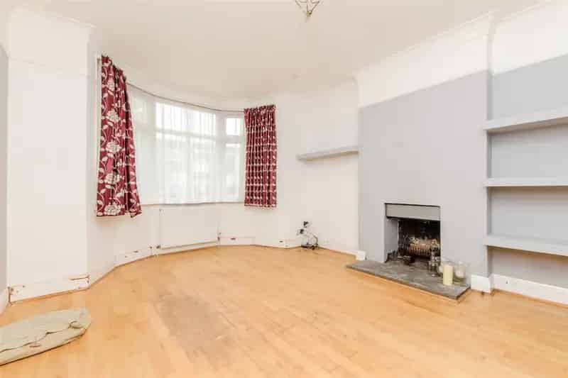 3 Bedroom End Terrace House for Sale