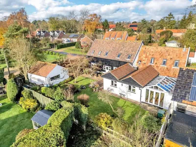6 Bedroom Barn Conversion Near North Lopham