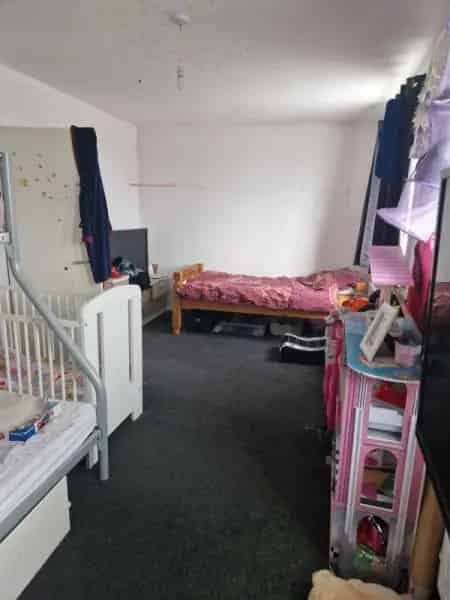 Spacious 2 Bedroom Flat Near Ockendon Station