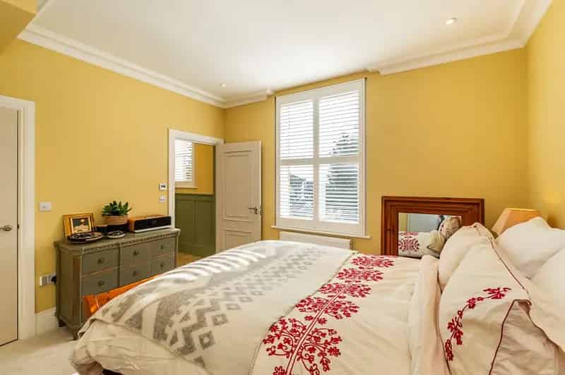 2 Bedroom House for Sale in Wimbledon