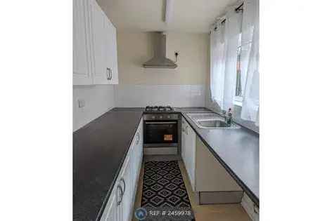 2 Bed House Manchester Fully Redecorated Near Schools and Transport