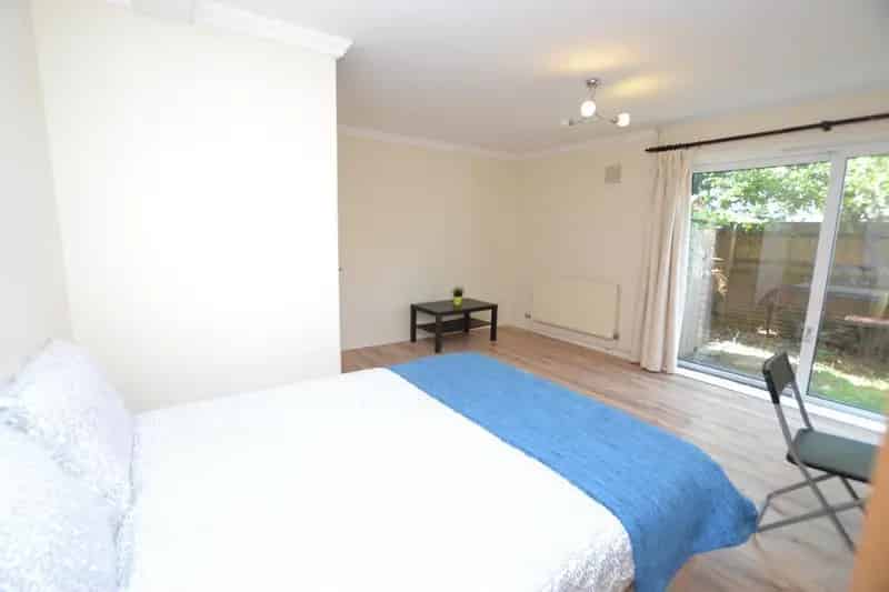 4 Bedroom Maisonette Near Mile End Tube Station