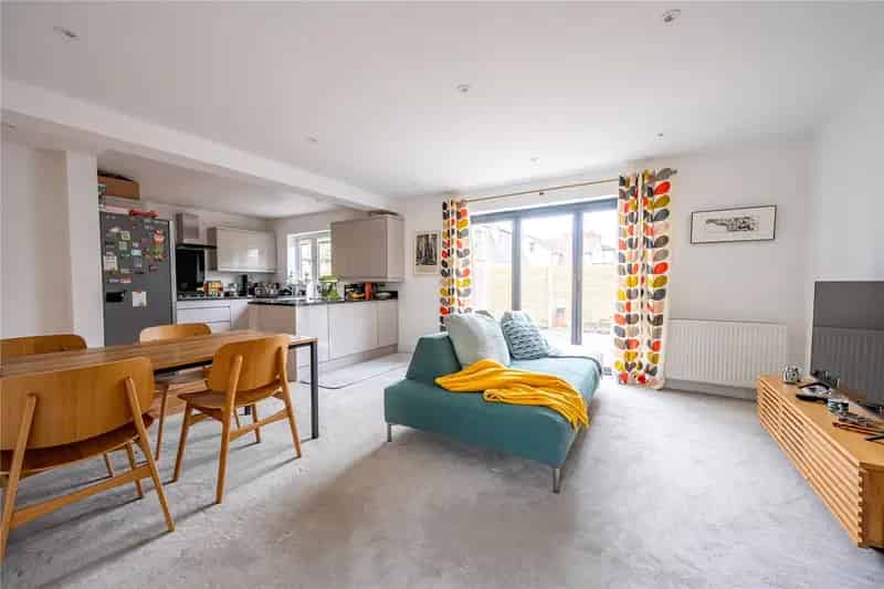 Modern 2-Bed House in Chapel Allerton Near Amenities and Transport