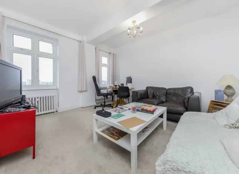 One Double Bedroom Apartment London Views Portered Building