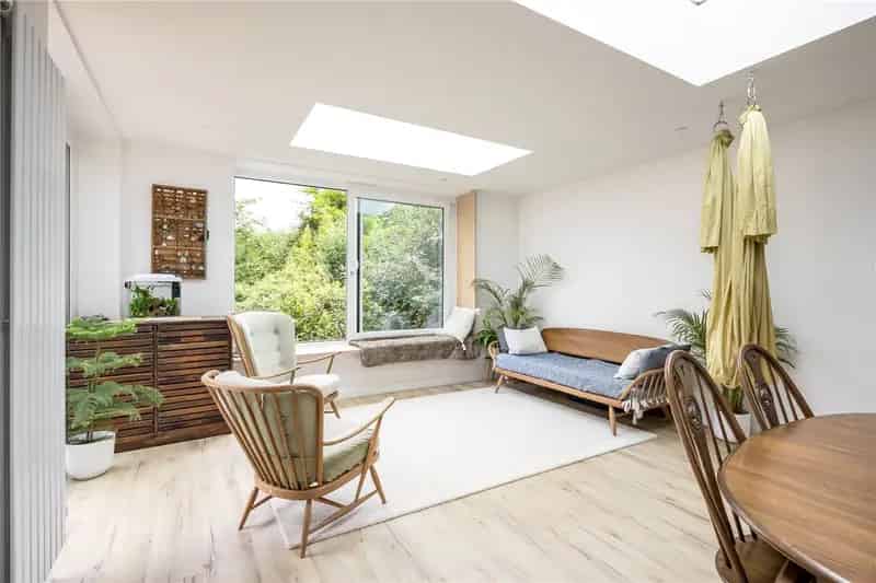 5-Bedroom House with Annex Highcliffe High Street Beach