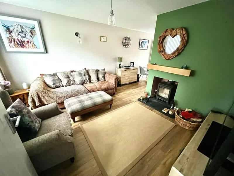 3 Bedroom Semi Detached House For Sale Highworth