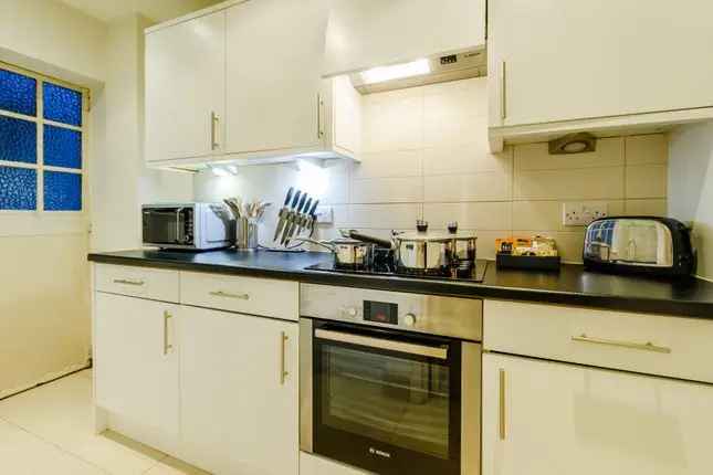 Flat to rent in Pelham Court, Chelsea SW3