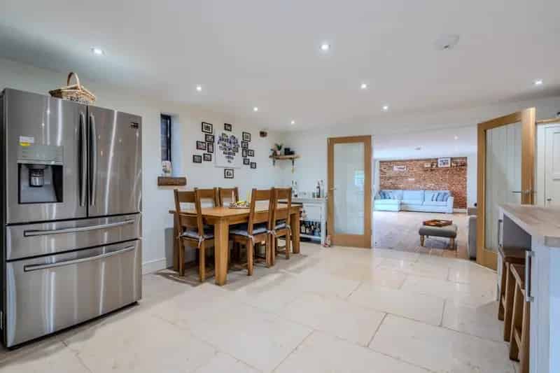 4 Bedroom Barn Conversion Hickling