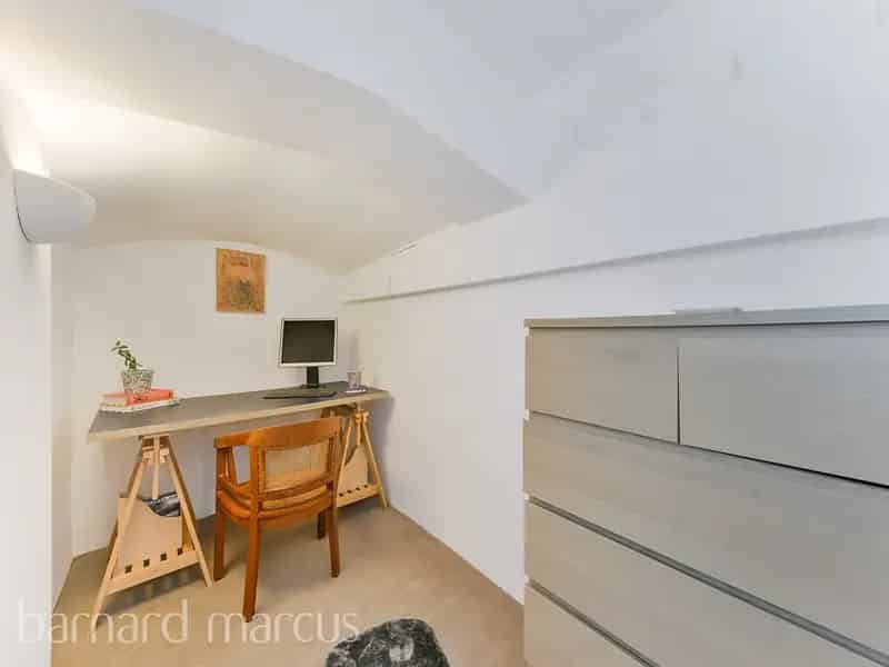West Kensington One Bedroom Apartment - Pet Friendly - 698 sq ft