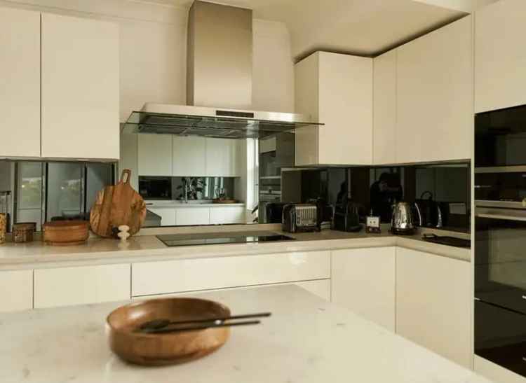 Spacious 4-Bedroom Serviced Apartment near Regent's Park