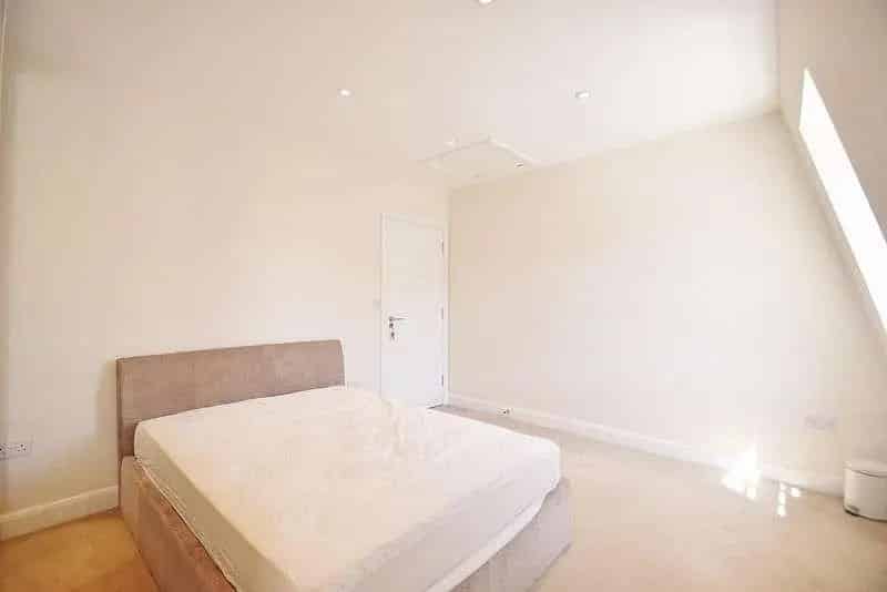 3 Bed Flat for Sale - 900 sq ft Duplex Apartment
